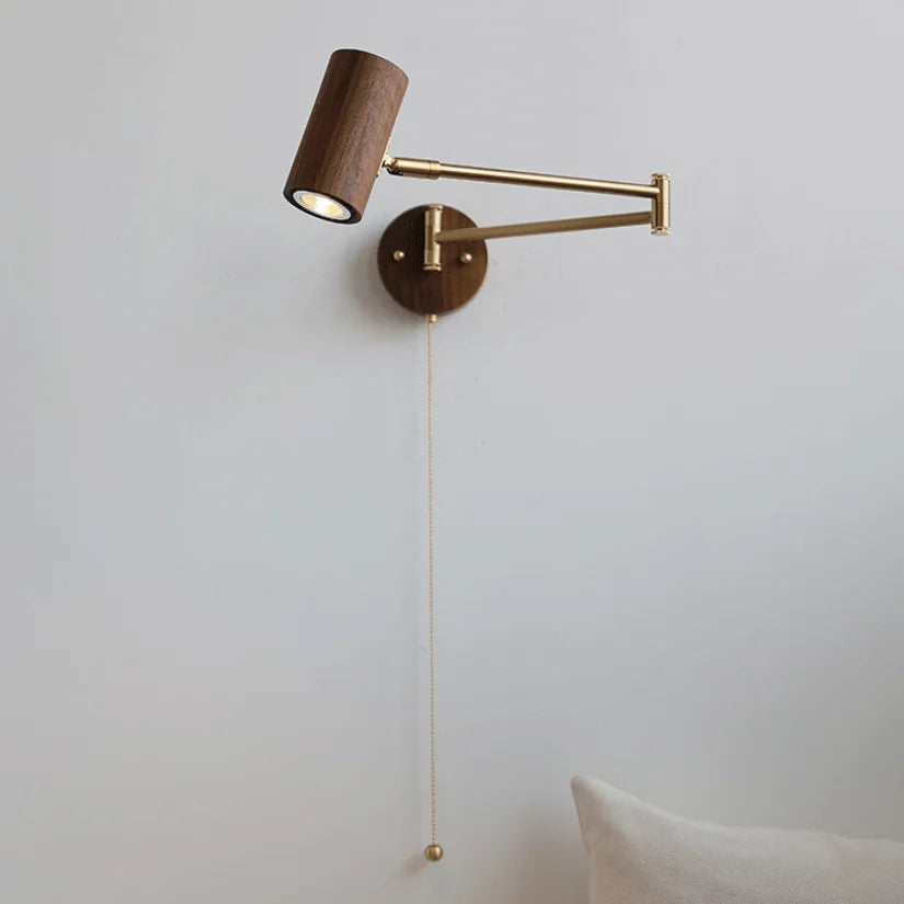 QUASHION Moderne Hotel-Wandleuchte aus Holz & Eisen – Schwenkbar, Rotierbar, Spotlicht mit Zugschalter, Designer Wandlampe.